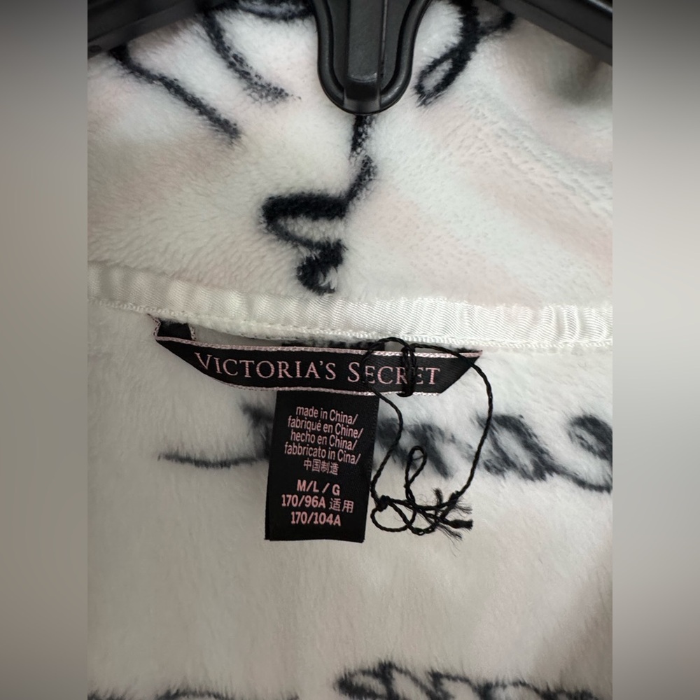 Victoria’s Secret Robe - Picture 5 of 5